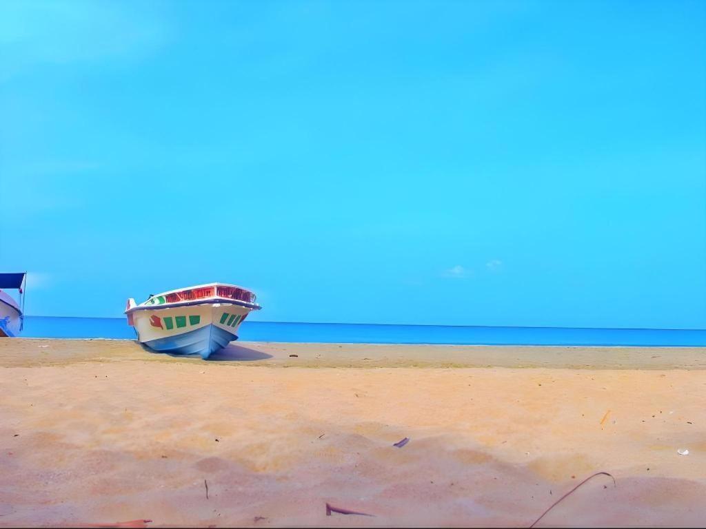 Silver Beach Hotel Trincomalee Exterior foto