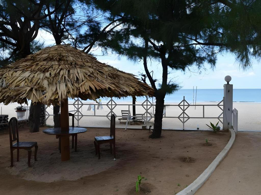 Silver Beach Hotel Trincomalee Exterior foto