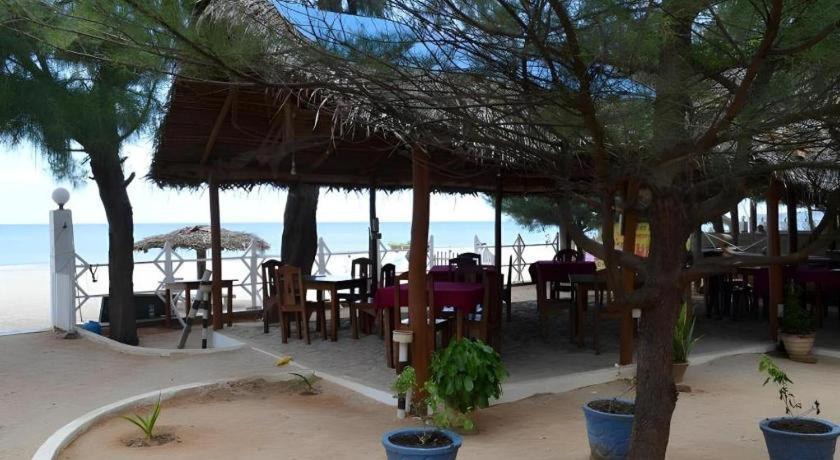 Silver Beach Hotel Trincomalee Exterior foto