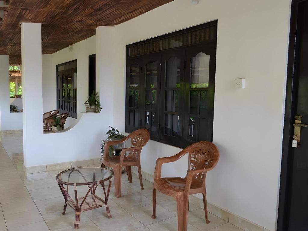 Silver Beach Hotel Trincomalee Exterior foto