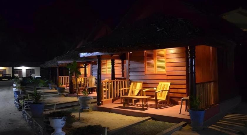 Silver Beach Hotel Trincomalee Exterior foto