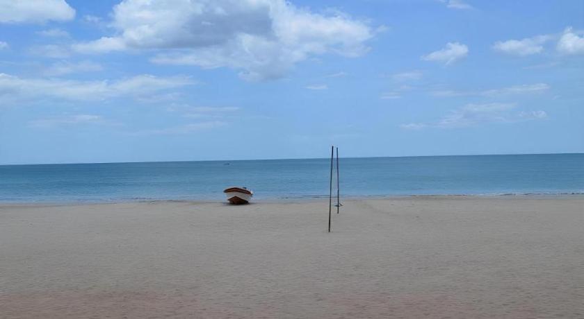 Silver Beach Hotel Trincomalee Exterior foto