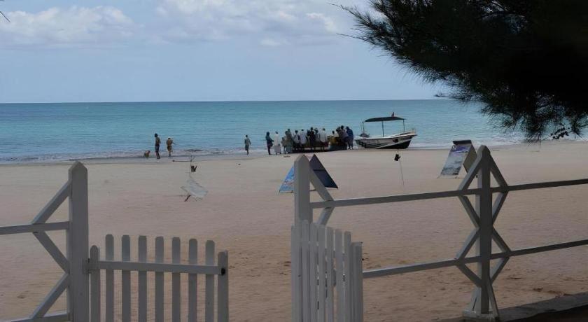 Silver Beach Hotel Trincomalee Exterior foto